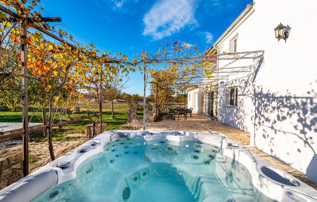 Mandorla With Private Pool Vikendica Zadar