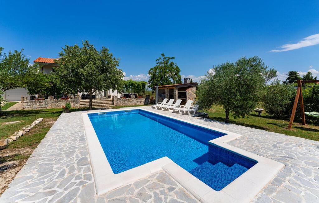 Mandorla With Private Pool Vikendica