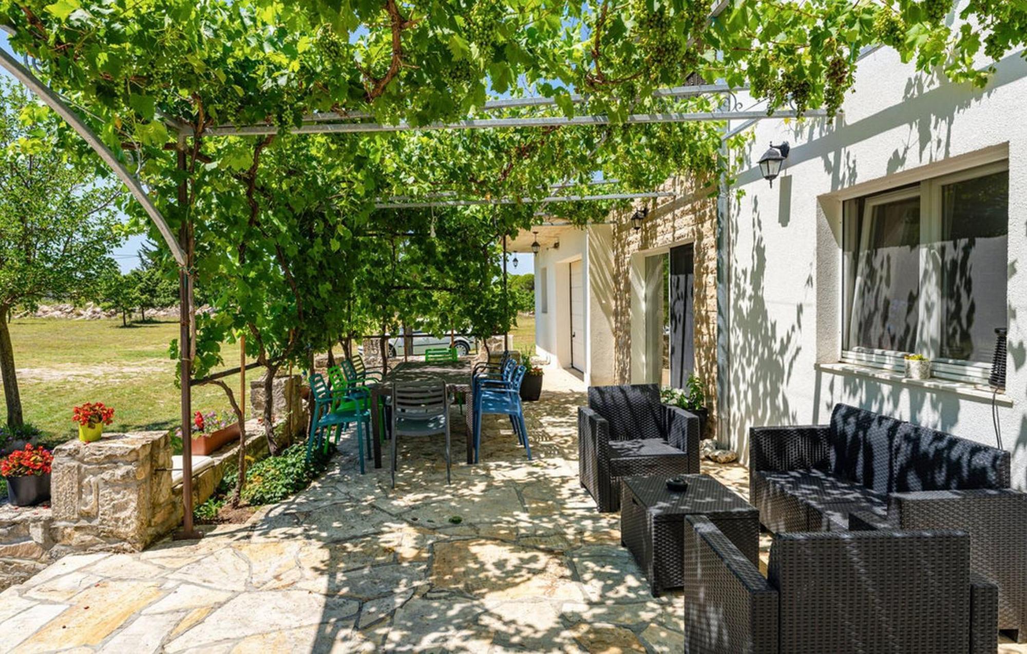 Mandorla With Private Pool
